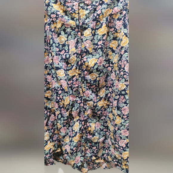 Old Navy XL button down floral blouse - Picture 5 of 5